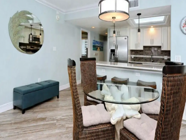 Two Bedroom Beach Condo Sleeps 6 in Siesta Key
