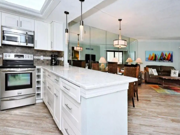 Two Bedroom Beach Condo Sleeps 6 in Siesta Key