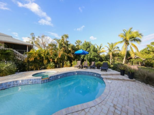Three Bedroom Vacation Rental Sleeps 8 With a Private Pool