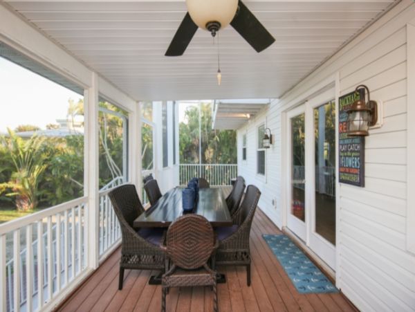 Three Bedroom Vacation Rental Sleeps 8 With a Private Pool