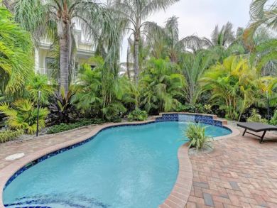 Three Bedrooms Vacation Rental Sleeps 6 Short Walk to Beach