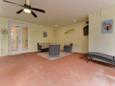 Three Bedrooms Vacation Rental Sleeps 6 Short Walk to Beach