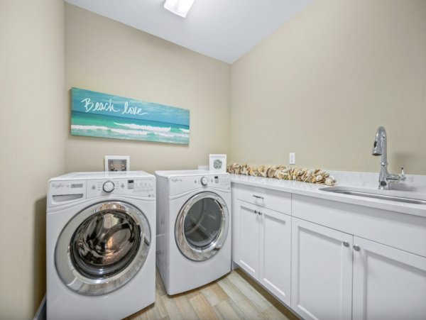 Newly Constructed Home Only 2 Blocks from the Beach!