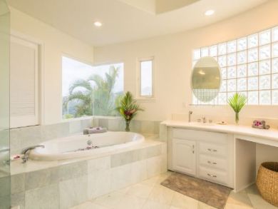 Bathroom with Tub