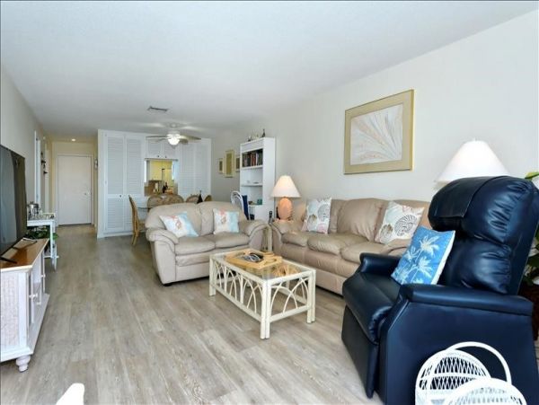 Siesta Key 2 bedrooms across the beach