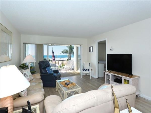 Siesta Key 2 bedrooms across the beach