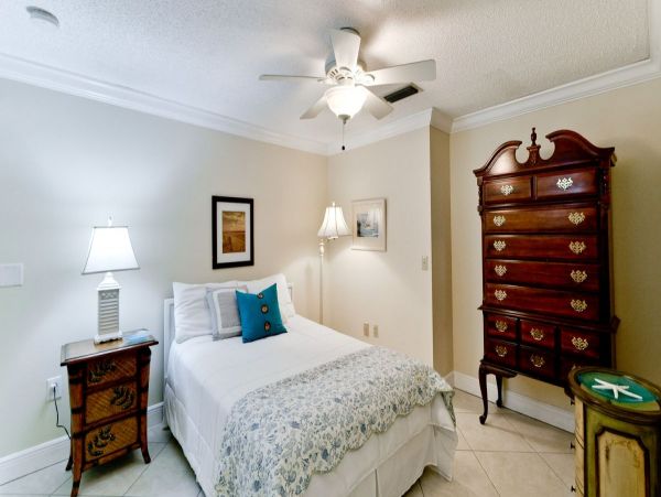 HOLMES BEACH 3 BEDROOM POOL HOME BLOCK TO BEACH