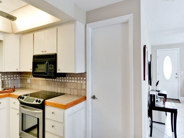 HOLMES BEACH 3 BEDROOM POOL HOME BLOCK TO BEACH