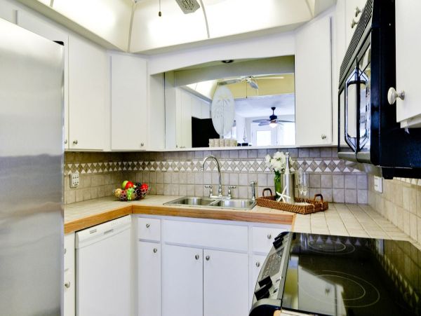 HOLMES BEACH 3 BEDROOM POOL HOME BLOCK TO BEACH