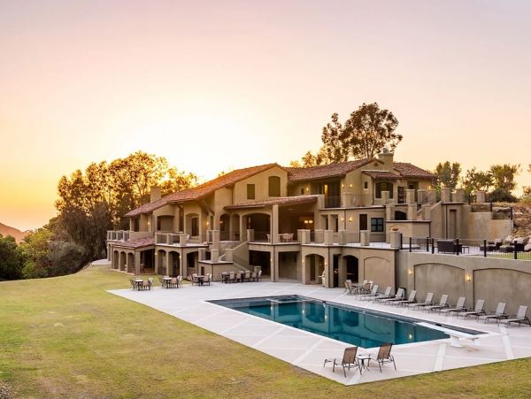 Luxury Estate with Eleven Well Appointed Bedrooms