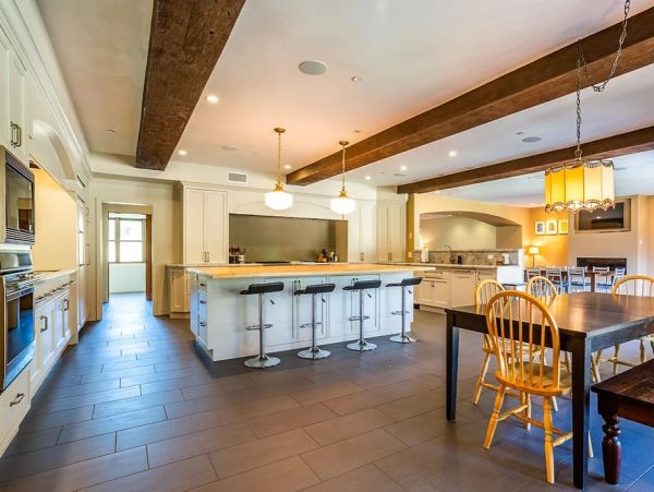 Luxury Estate with Eleven Well Appointed Bedrooms