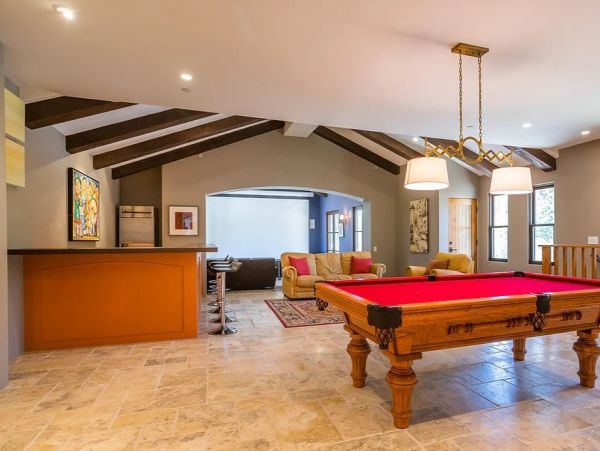 Luxury Estate with Eleven Well Appointed Bedrooms
