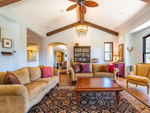 Luxury Estate with Eleven Well Appointed Bedrooms