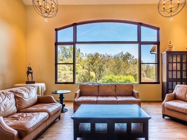 Luxury Estate with Eleven Well Appointed Bedrooms