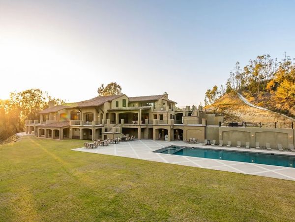Luxury Estate with Eleven Well Appointed Bedrooms