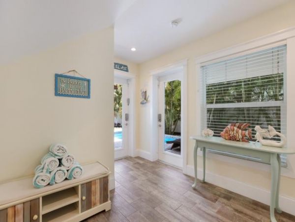 Anna Maria 3 Bedroom Rental Sleeps 6 Short Walk to Beach