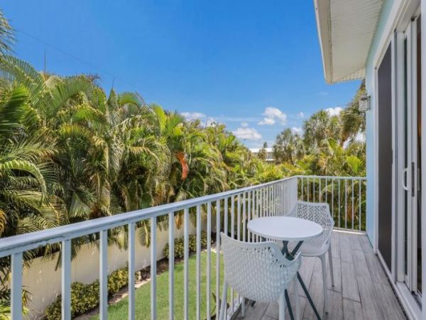 Anna Maria 3 Bedroom Rental Sleeps 6 Short Walk to Beach