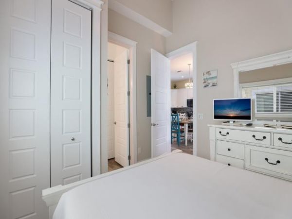 Anna Maria 3 Bedroom Rental Sleeps 6 Short Walk to Beach