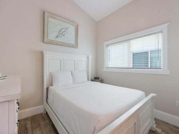 Anna Maria 3 Bedroom Rental Sleeps 6 Short Walk to Beach