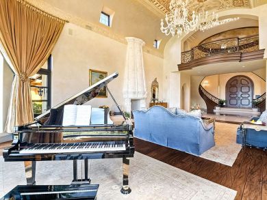 Luxury Fourteen Bedroom Vacation Home Sleeps 28 Guests