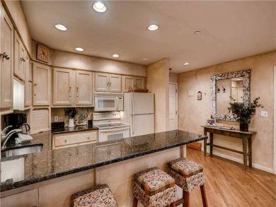 Vail Luxury Two Bedroom Ski Condo Walk to Lifts Sleeps Six