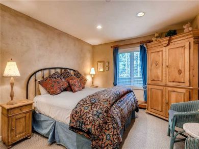 Vail Luxury Two Bedroom Ski Condo Walk to Lifts Sleeps Six