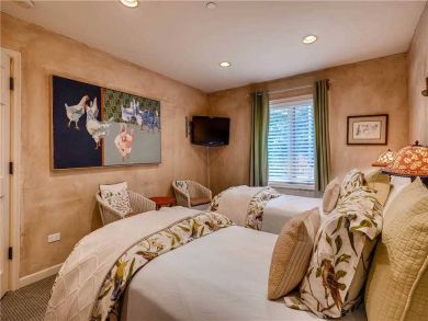 Vail Luxury Two Bedroom Ski Condo Walk to Lifts Sleeps Six