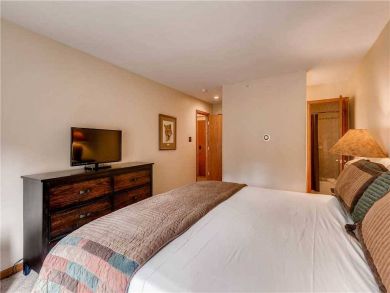 Vail Two Bedroom Ski Condo with Mountain Views Walk to Lift