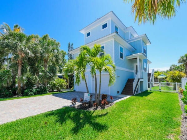 Holmes Beach 3 Bedroom Vacation Home Short Walk to Beach