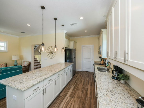 Holmes Beach 3 Bedroom Vacation Home Short Walk to Beach