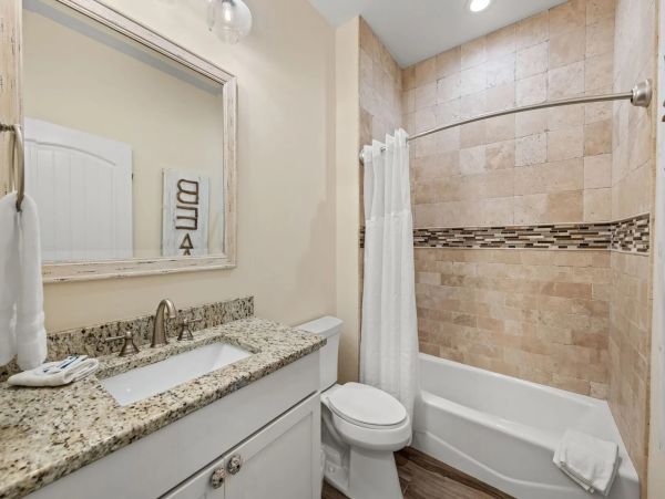 Holmes Beach 3 Bedroom Vacation Home Short Walk to Beach