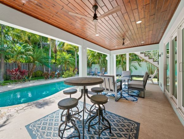 Holmes Beach 3 Bedroom Vacation Home Short Walk to Beach
