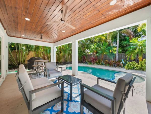 Holmes Beach 3 Bedroom Vacation Home Short Walk to Beach