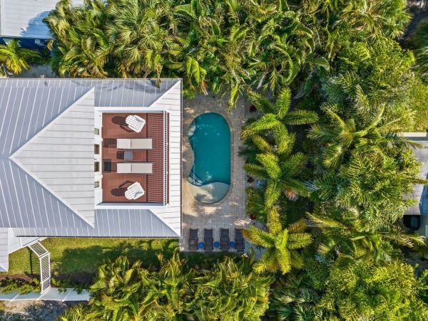 Holmes Beach 3 Bedroom Vacation Home Short Walk to Beach