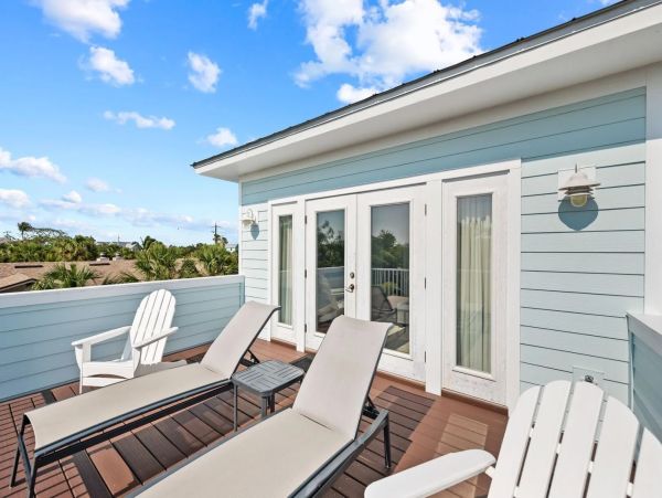 Holmes Beach 3 Bedroom Vacation Home Short Walk to Beach