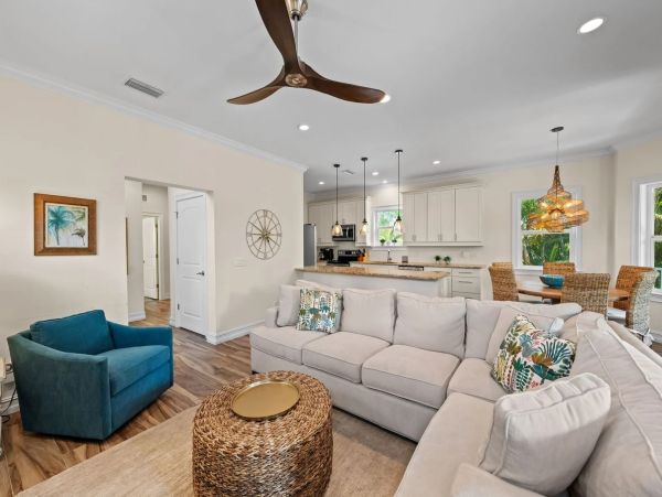 Holmes Beach 3 Bedroom Vacation Home Short Walk to Beach