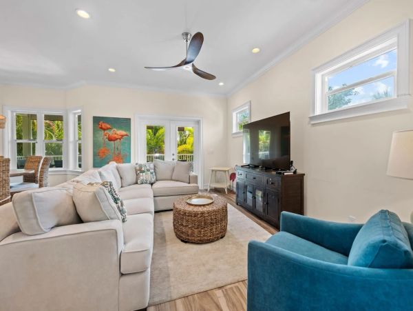 Holmes Beach 3 Bedroom Vacation Home Short Walk to Beach