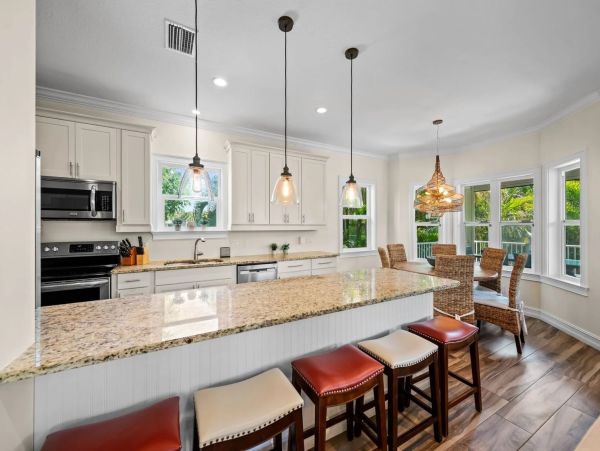 Holmes Beach 3 Bedroom Vacation Home Short Walk to Beach