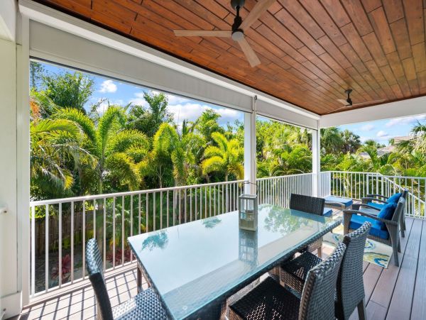 Holmes Beach 3 Bedroom Vacation Home Short Walk to Beach