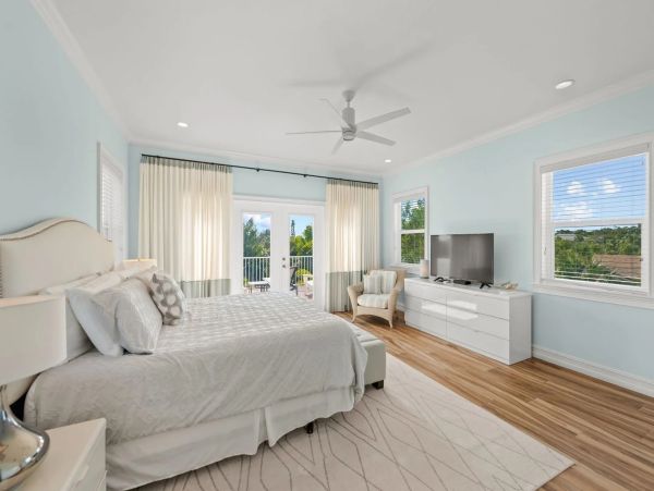 Holmes Beach 3 Bedroom Vacation Home Short Walk to Beach