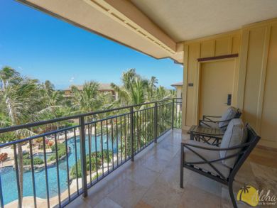 Two Bedroom Condo Sleeps Six Short Walk to Beach