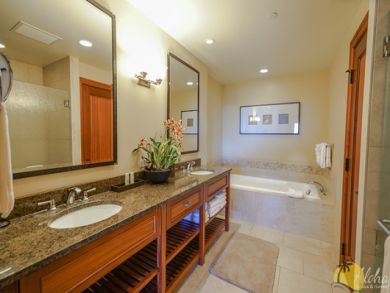 Two Bedroom Condo Sleeps Six Short Walk to Beach