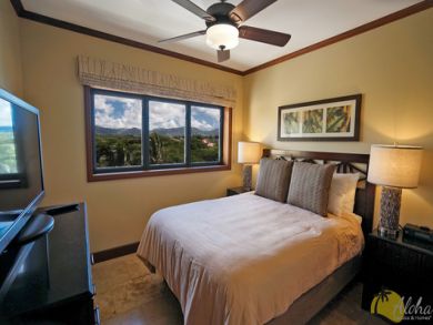 Two Bedroom Condo Sleeps Six Short Walk to Beach