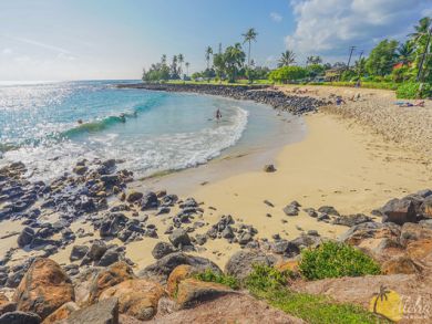 Two Bedroom Condo Sleeps Six Short Walk to Beach