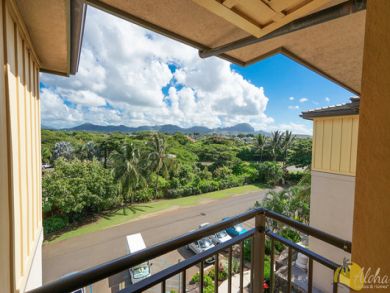 Two Bedroom Condo Sleeps Six Short Walk to Beach