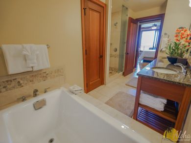 Two Bedroom Condo Sleeps Six Short Walk to Beach