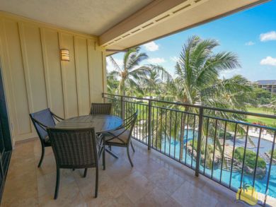 Two Bedroom Condo Sleeps Six Short Walk to Beach