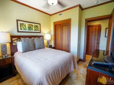 Two Bedroom Condo Sleeps Six Short Walk to Beach
