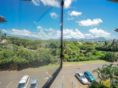 Two Bedroom Condo Sleeps Six Short Walk to Beach