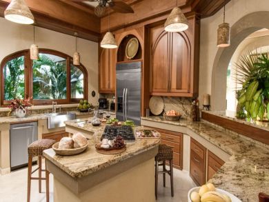 Stunning 5 Bedroom Luxury Villa with Sweeping Views